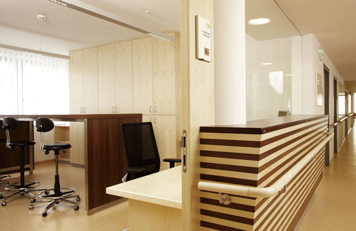 欧洲奥地利HLW心肺苏醒术教育综合中心铺设Steirer实木地板效果图1