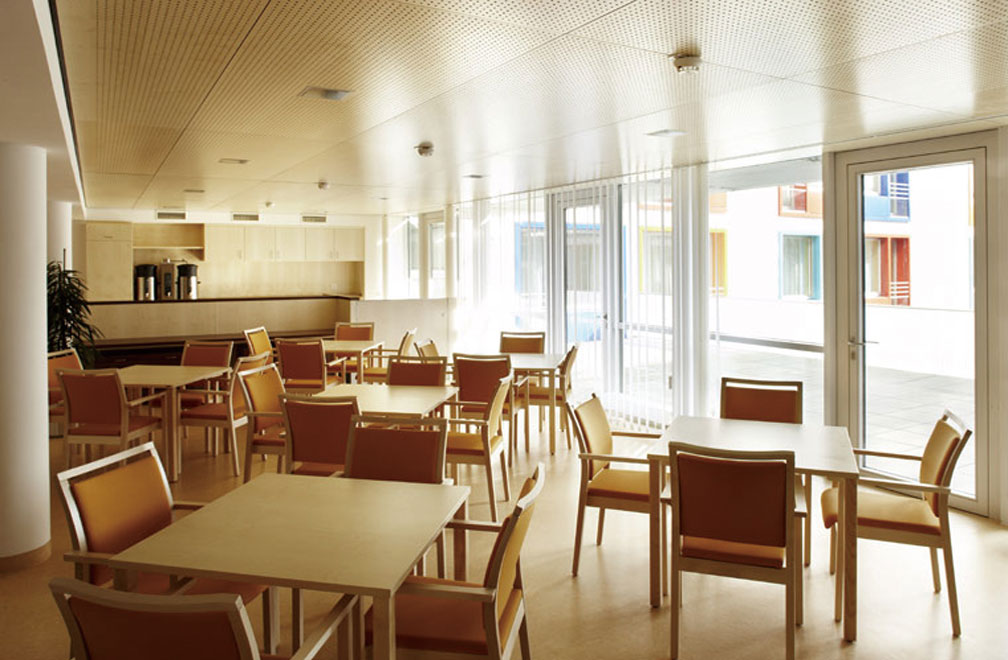 欧洲奥地利HLW心肺苏醒术教育综合中心铺设Steirer实木地板效果图4